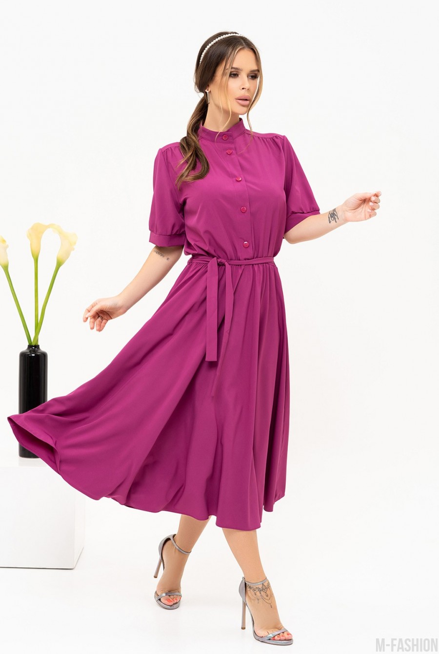 Фиолетовое платье-рубашка миди длины - Фото 2