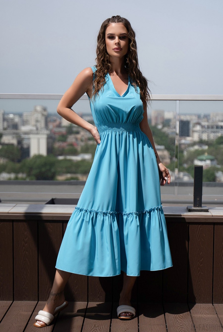 Голубое платье с V-образными вырезами  - Фото 1