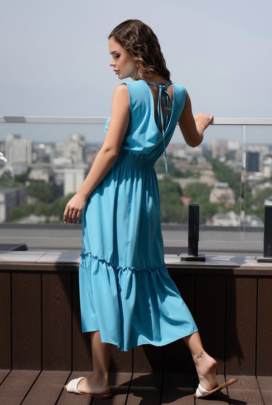 Голубое платье с V-образными вырезами - Фото 3