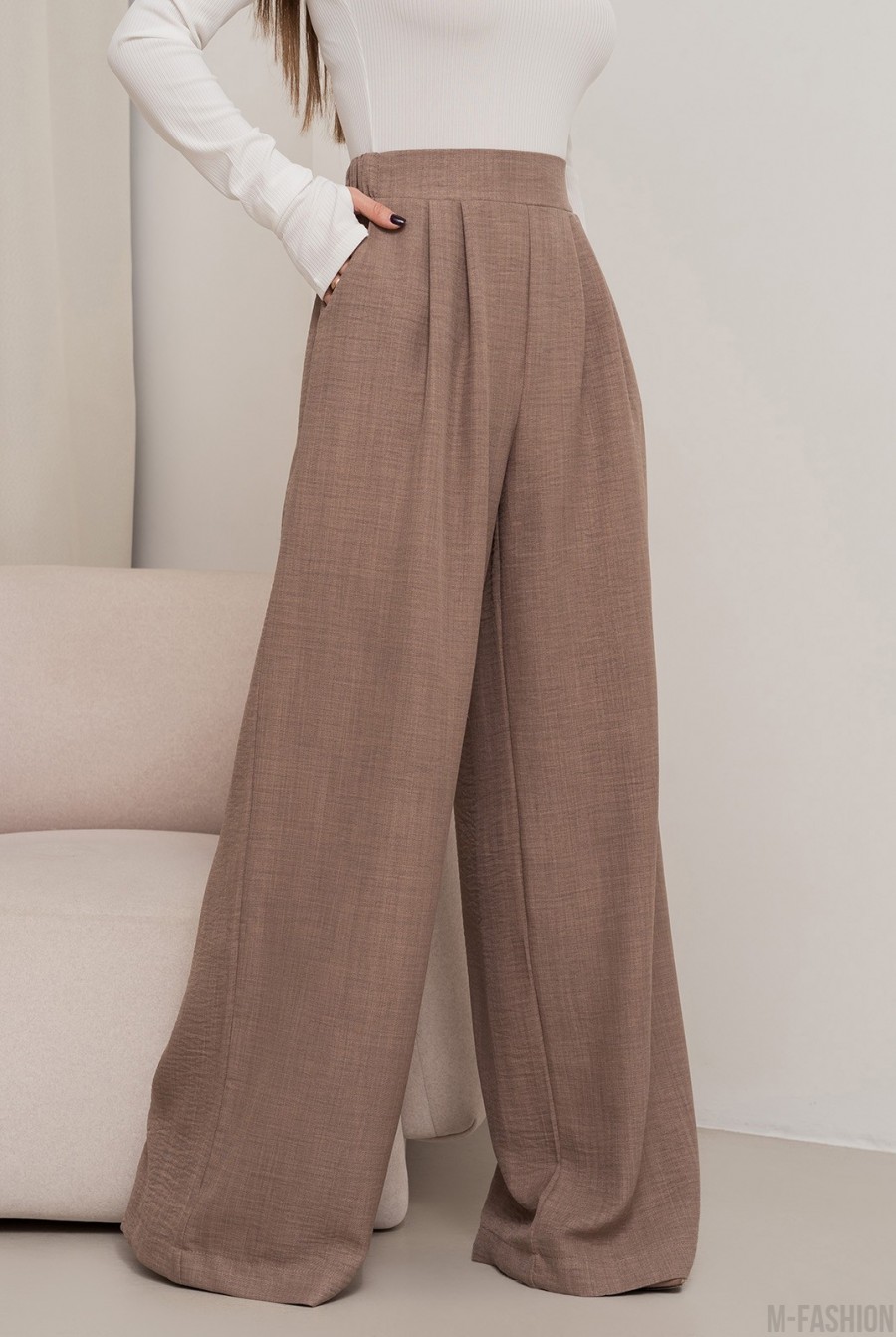 Коричневые льняные брюки с защипами - Фото 2