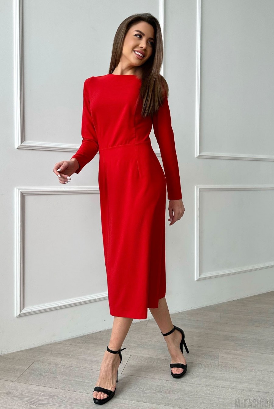 Красное классическое платье с разрезом  - Фото 1