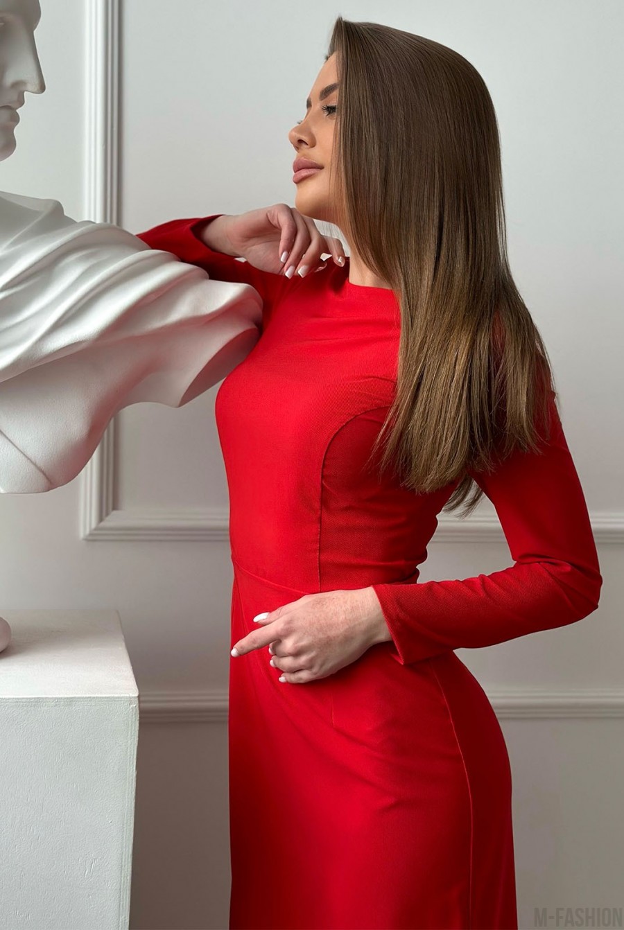 Красное классическое платье с разрезом - Фото 2