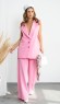 Розовый классический костюм с жилетом-безрукавкой