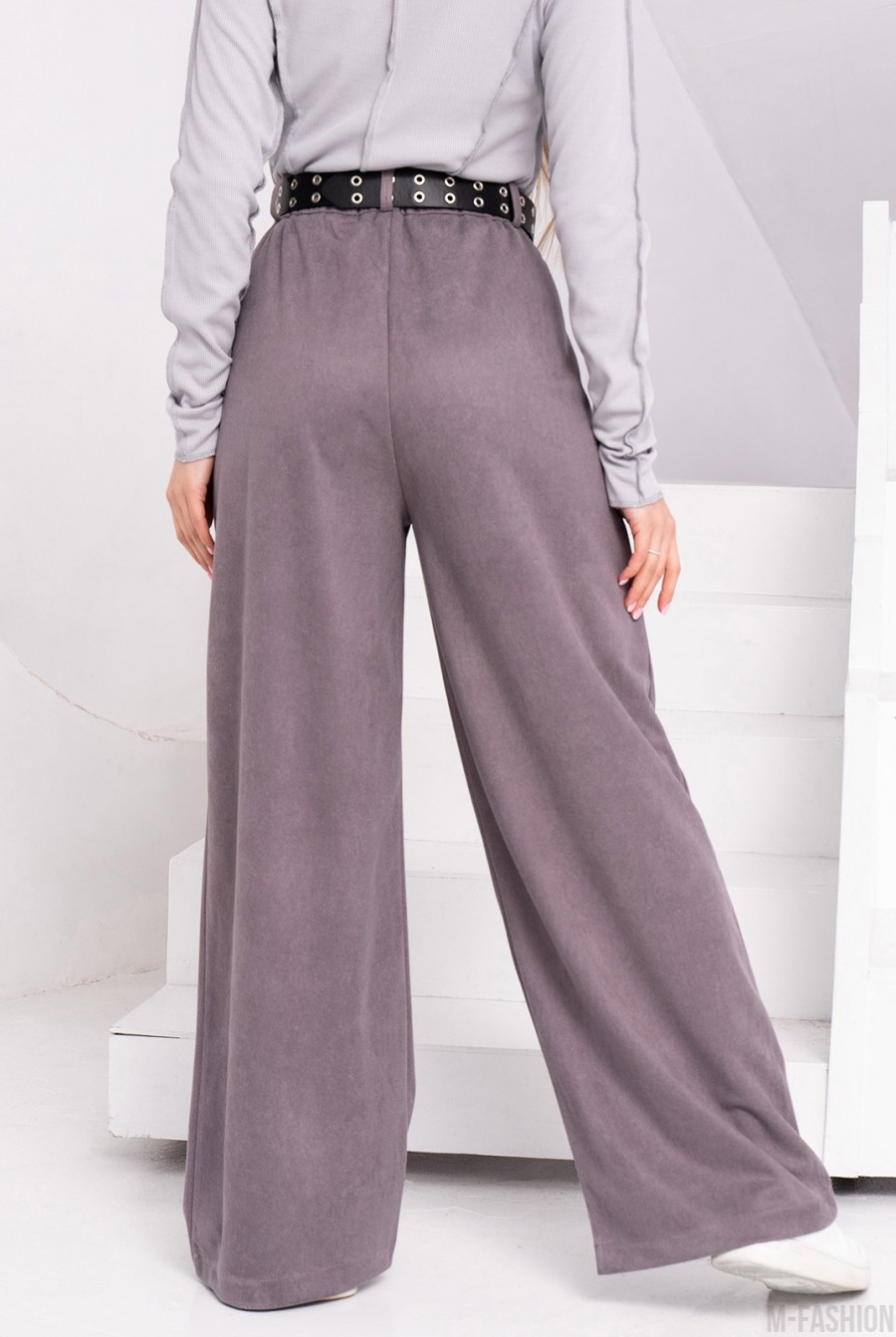 Серые свободные брюки палаццо из эко-замши - Фото 3
