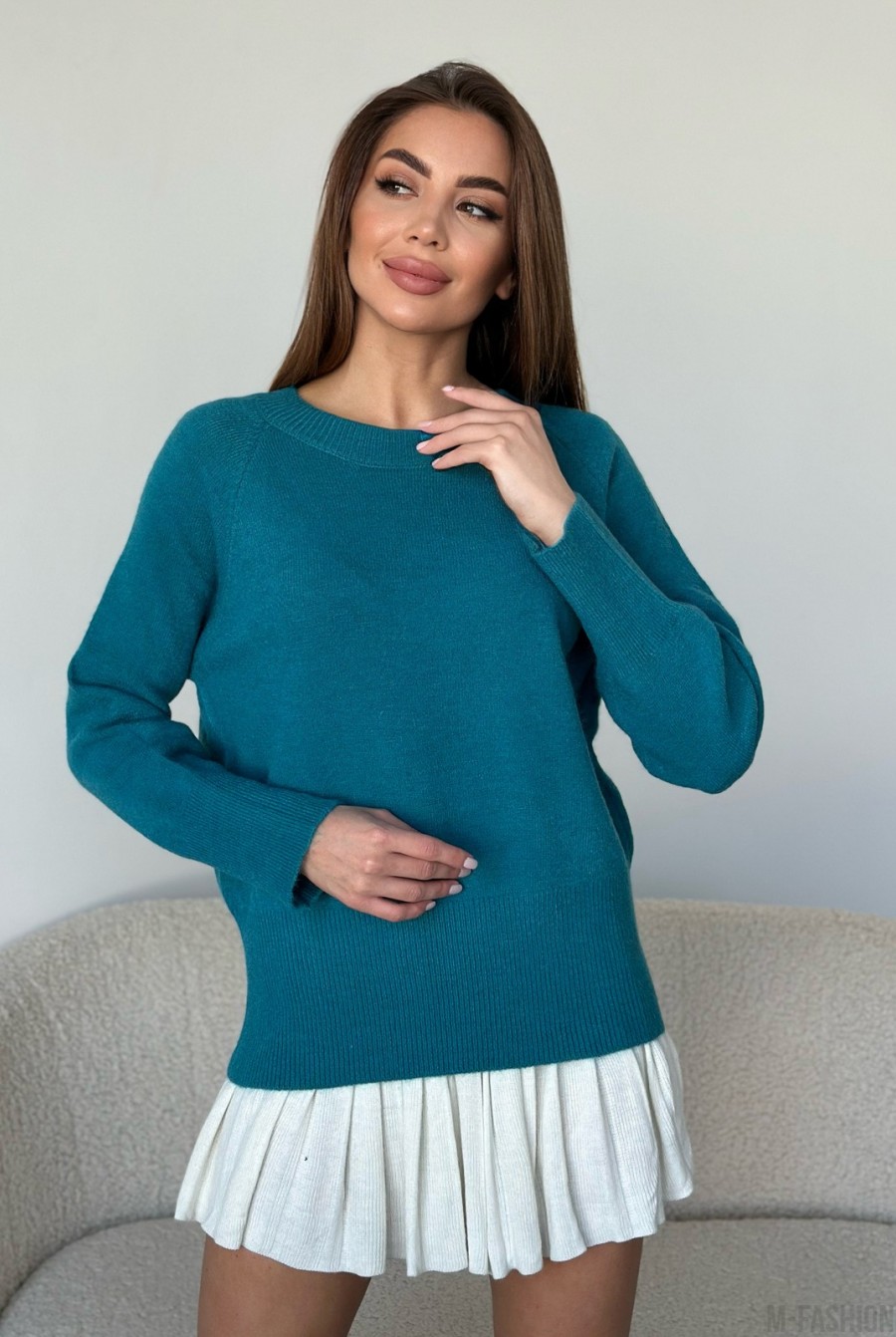 Синий ангоровый свитер с удлиненными манжетами  - Фото 1