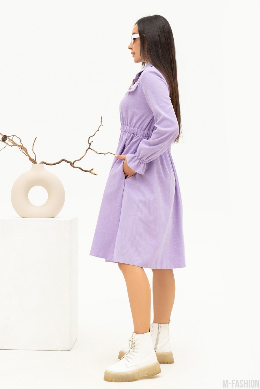 Сиреневое вельветовое платье-рубашка с длинными рукавами - Фото 2