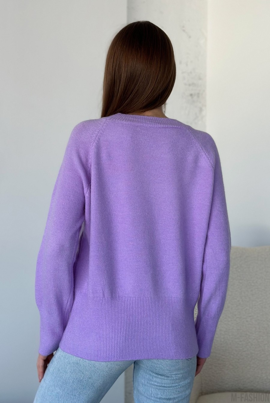 Сиреневый ангоровый свитер с удлиненными манжетами - Фото 3
