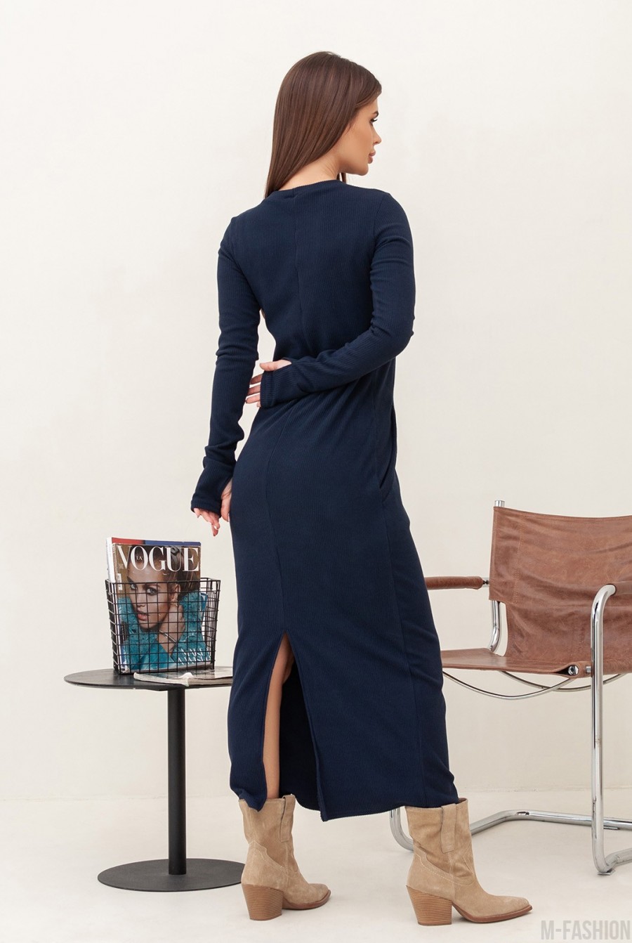 Темно-синее длинное платье в рубчик - Фото 3
