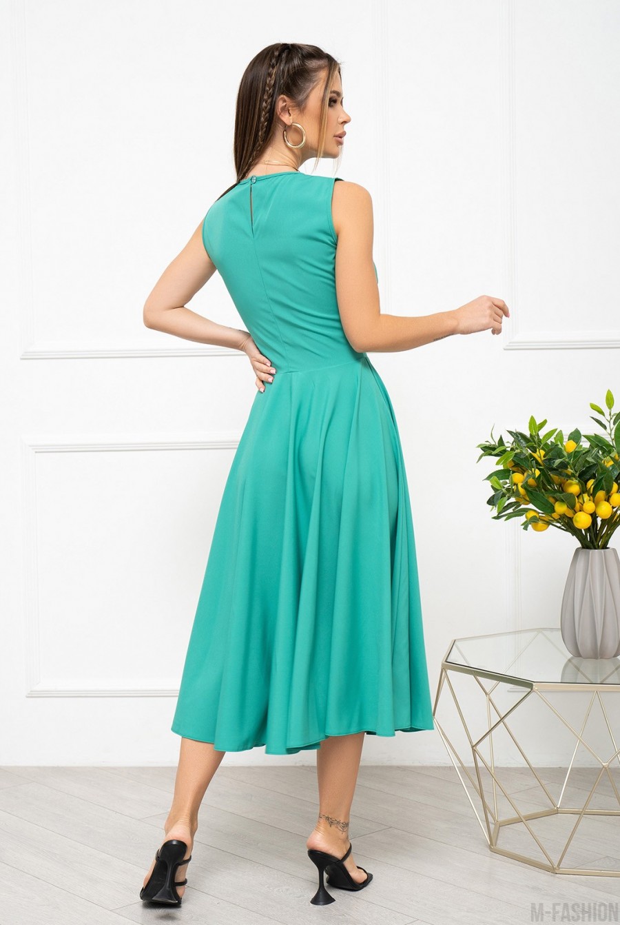 Зеленое классическое платье без рукавов - Фото 3