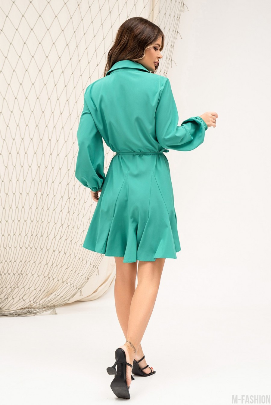 Зеленое платье-рубашка с клиньями - Фото 4