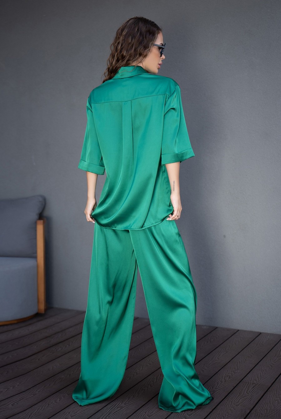 Зеленый шелковый костюм свободного кроя - Фото 3