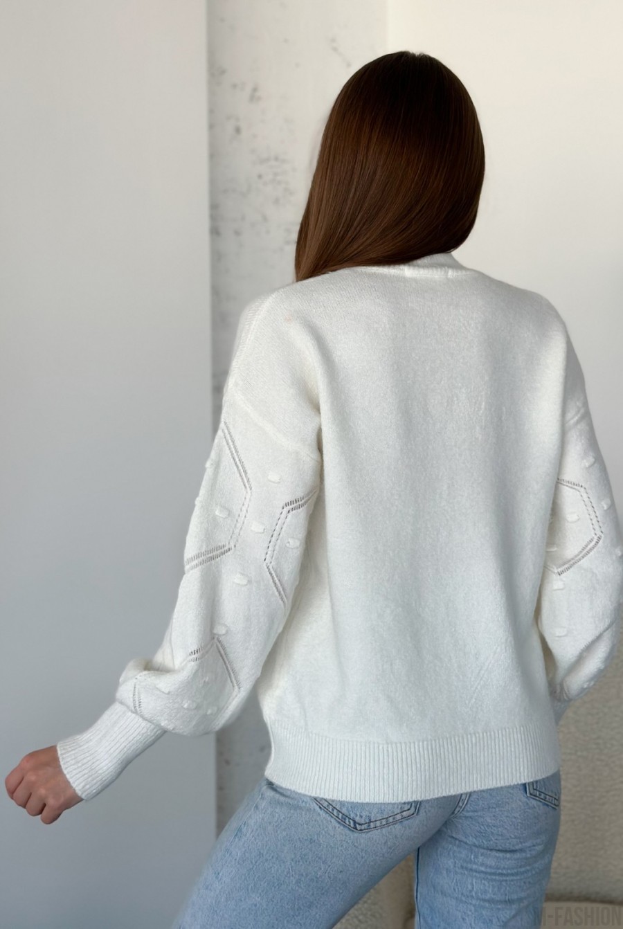 Ангоровый белый свитер с объемными рукавами - Фото 3