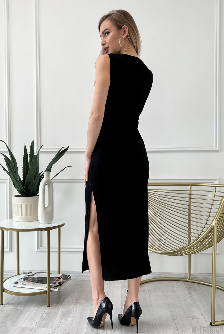 Черное трикотажное платье без рукавов - Фото 3