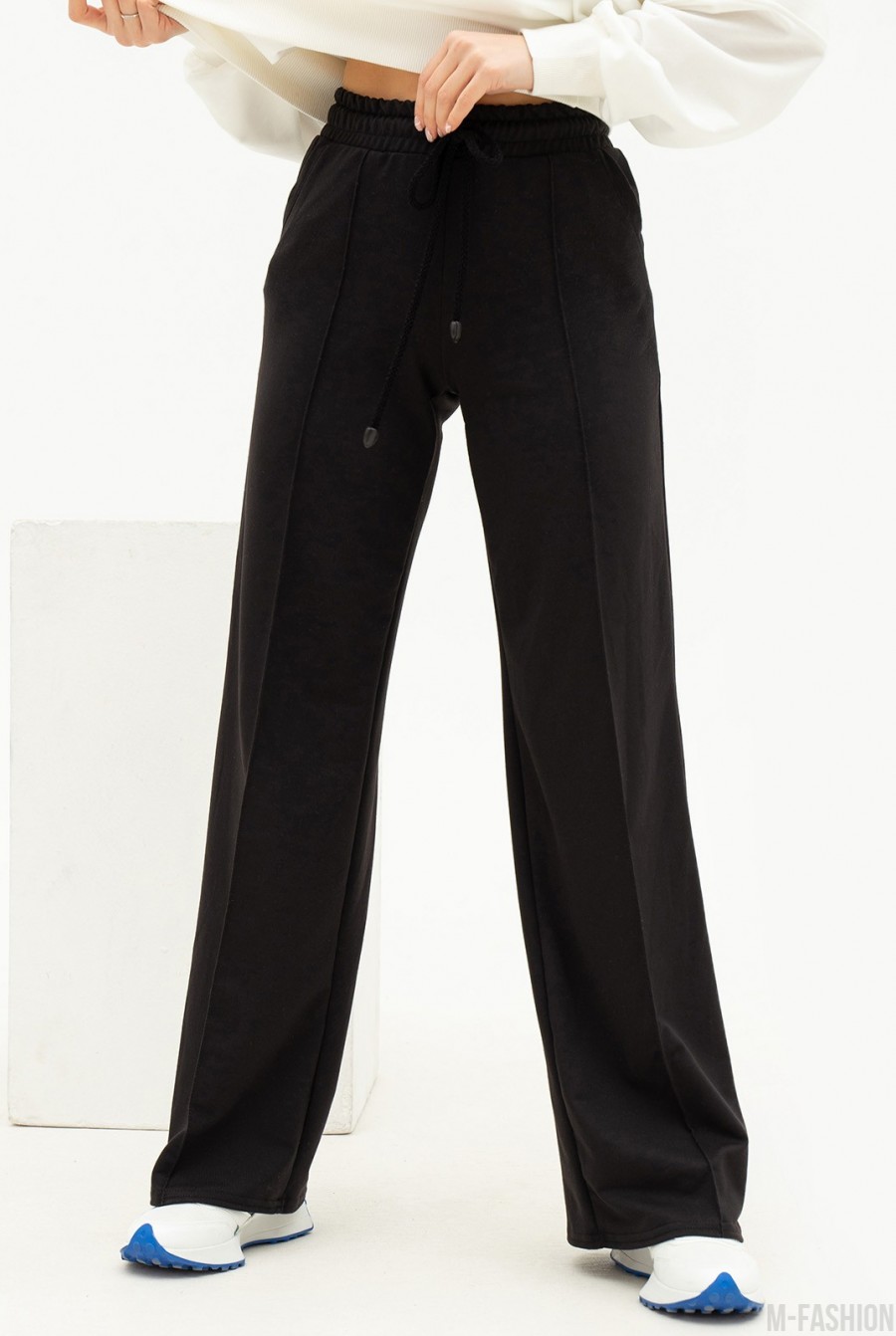 Черные широкие брюки со стрелками  - Фото 1
