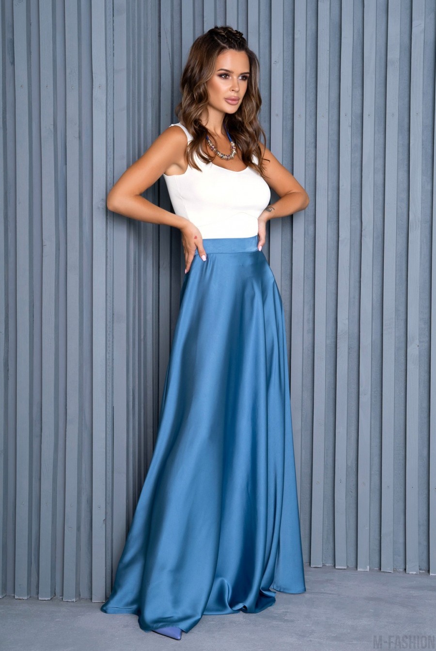 Голубая шелковая расклешенная юбка в пол - Фото 3