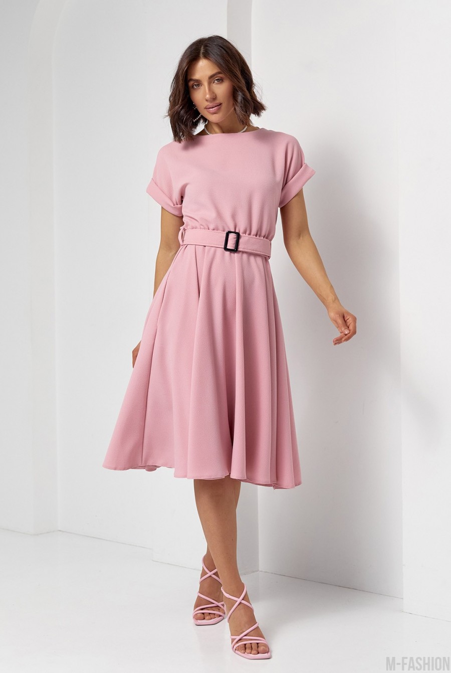 Розовое однотонное платье миди длины  - Фото 1