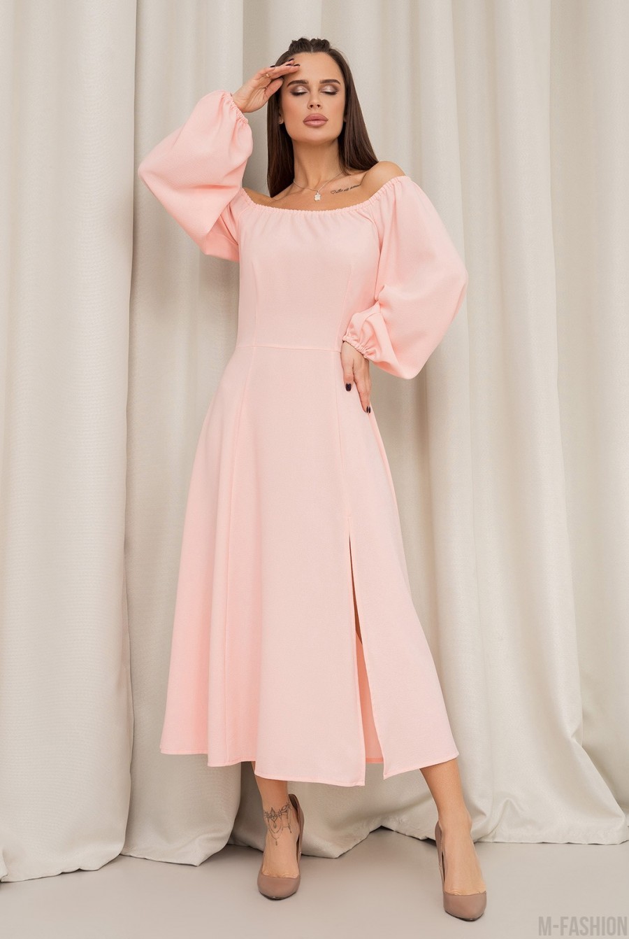 Розовое ретро платье с открытыми плечами  - Фото 1