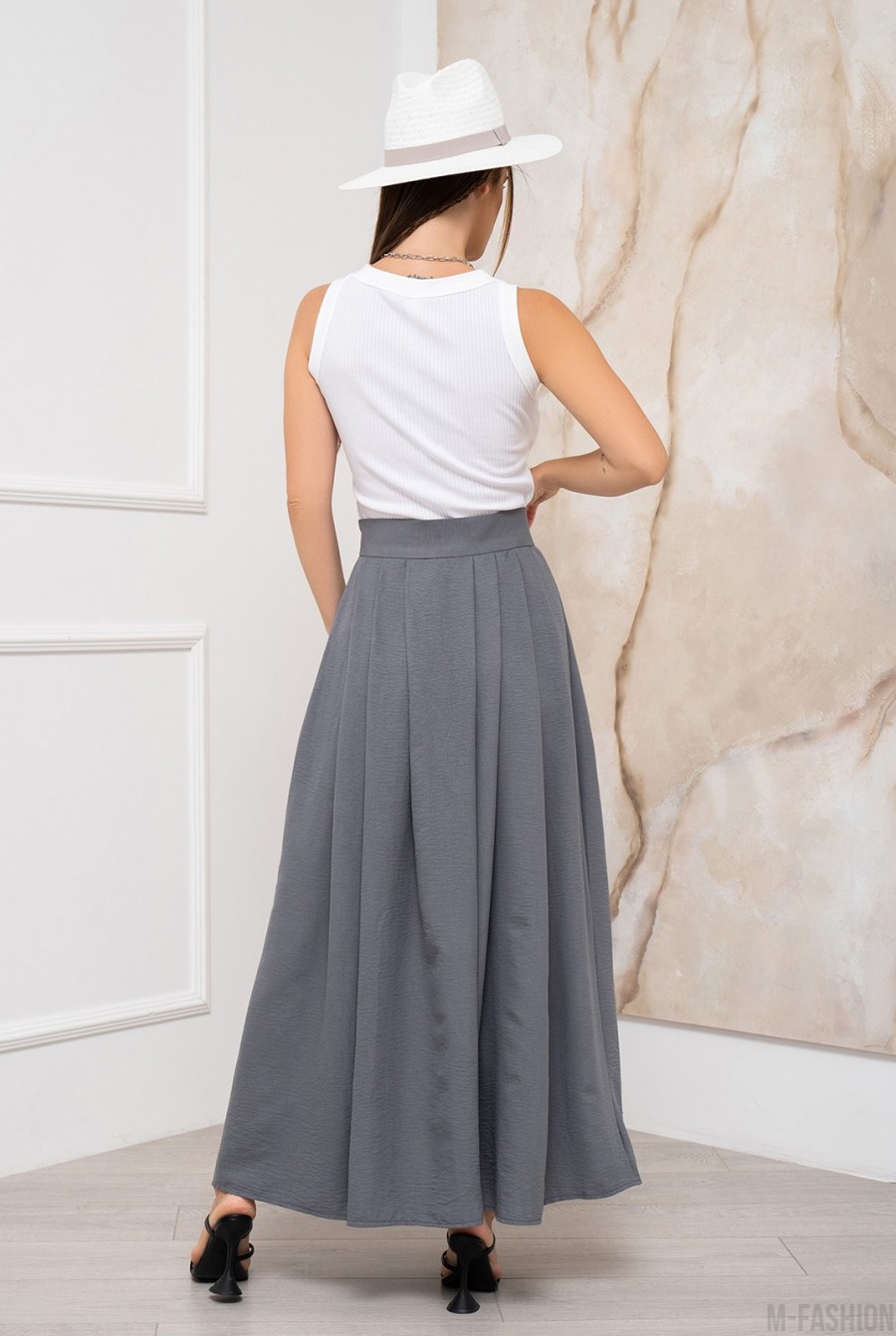 Серая текстурированная юбка со сборками - Фото 3