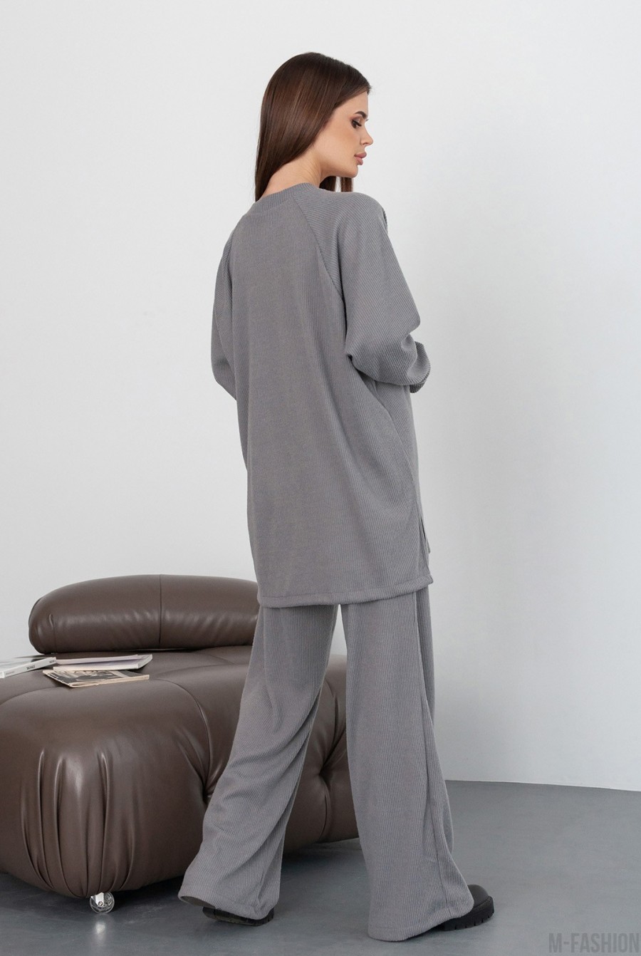 Серый ангоровый костюм с кофтой и широкими штанами - Фото 2