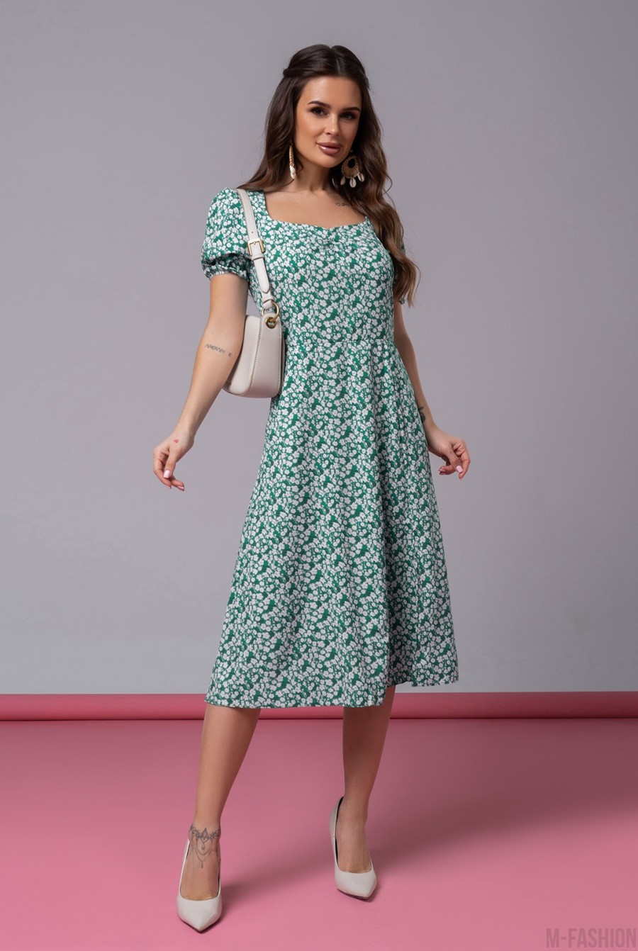 Зеленое ретро платье с цветочным принтом и разрезом  - Фото 1