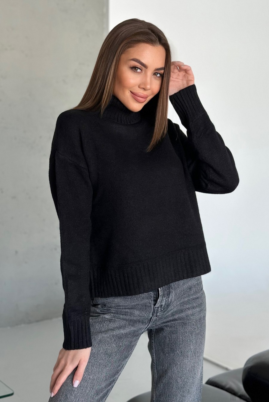 Ангоровый черный свитер с высоким горлом  - Фото 1