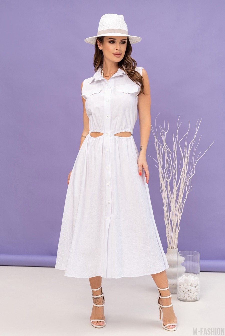 Белое льняное платье-рубашка с вырезами  - Фото 1