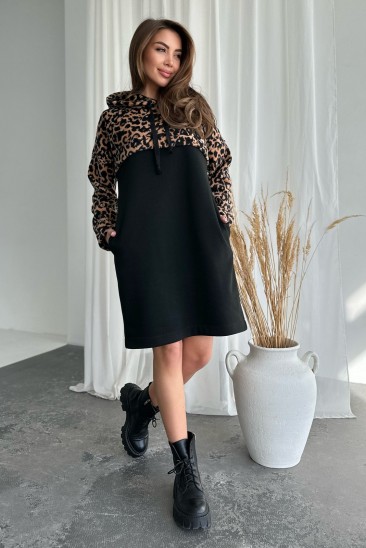 Черное теплое платье с леопардовой вставкой