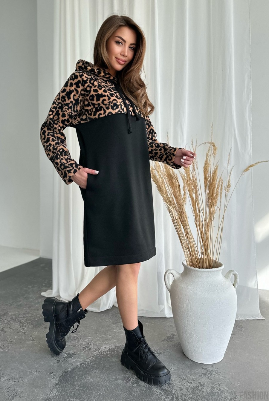 Черное теплое платье с леопардовой вставкой - Фото 2