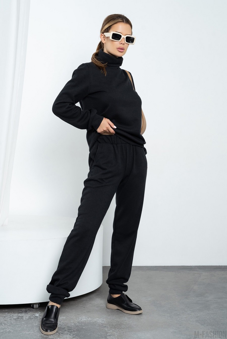 Черный ангоровый костюм с манжетами - Фото 2