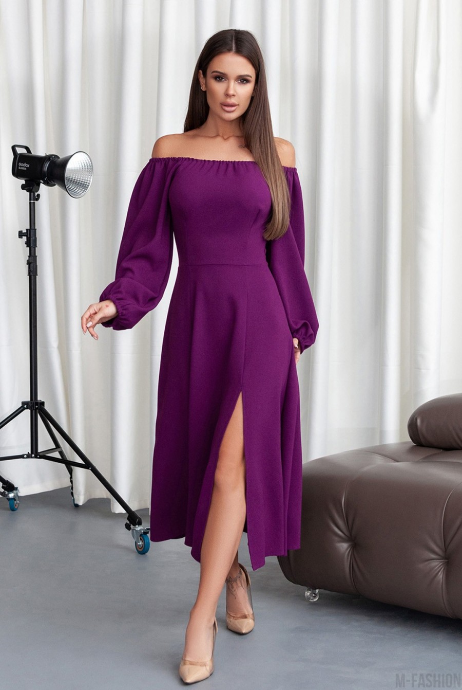 Фиолетовое ретро платье с разрезом  - Фото 1