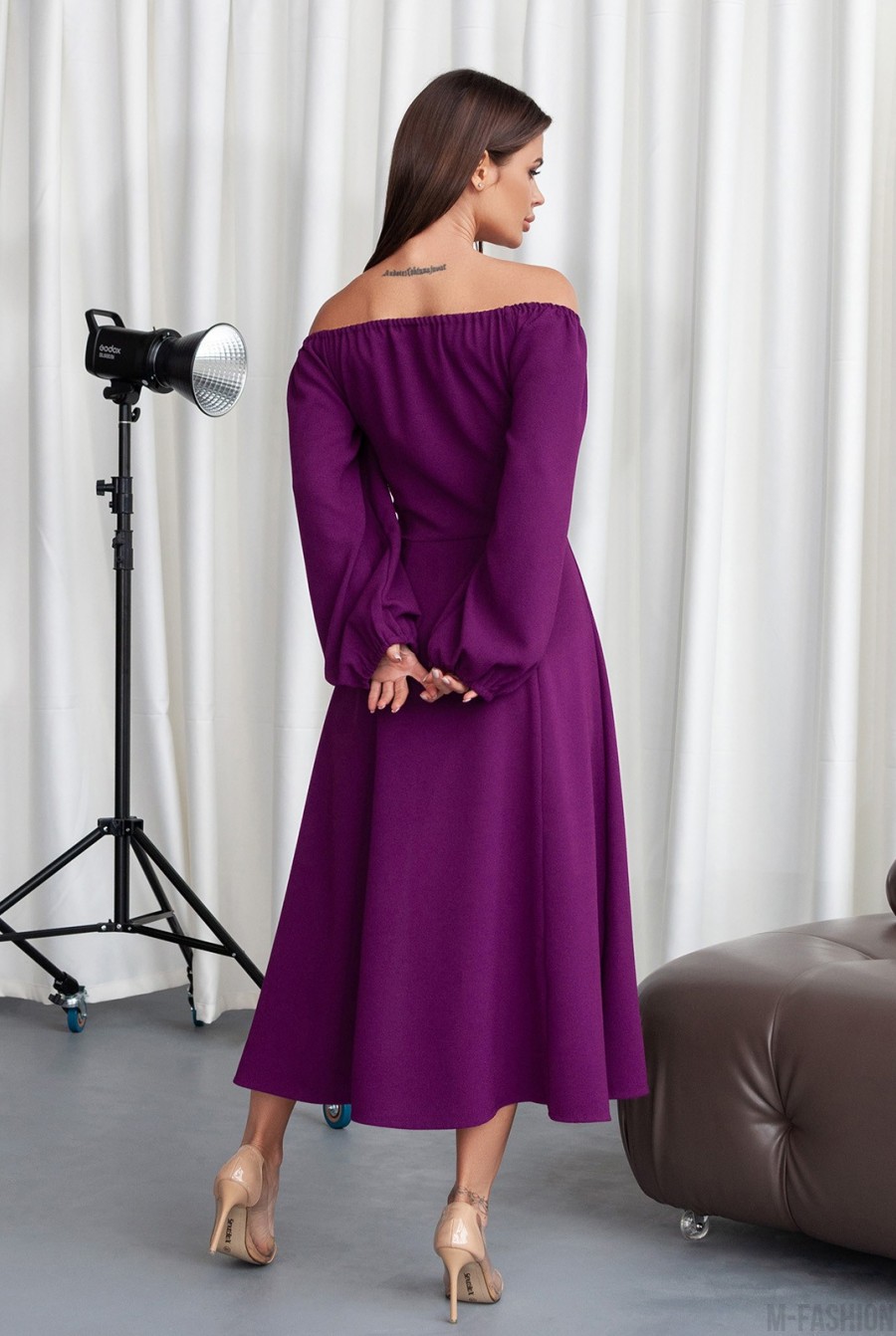 Фиолетовое ретро платье с разрезом - Фото 3