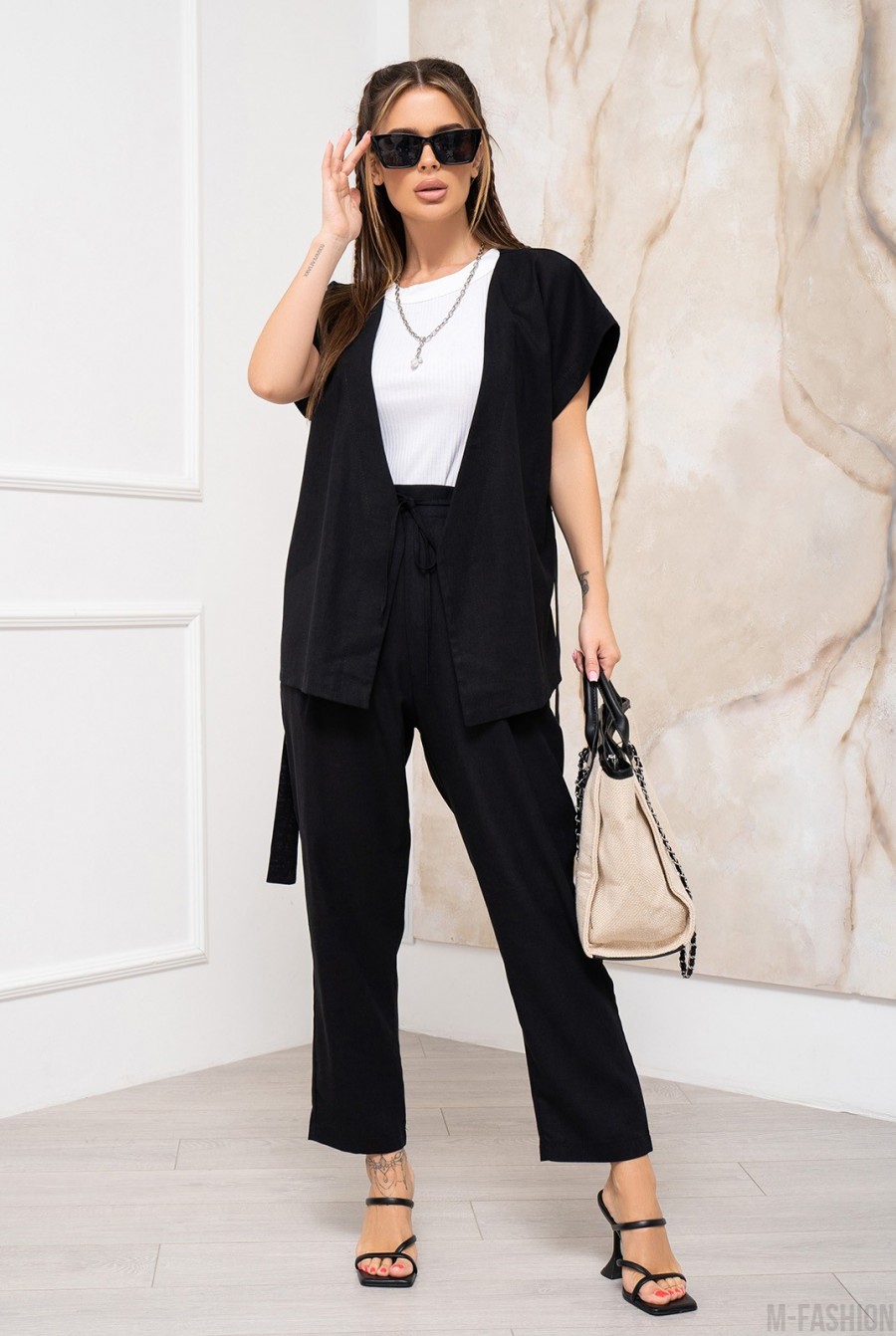 Коттоновый черный костюм с блузой и брюками  - Фото 1