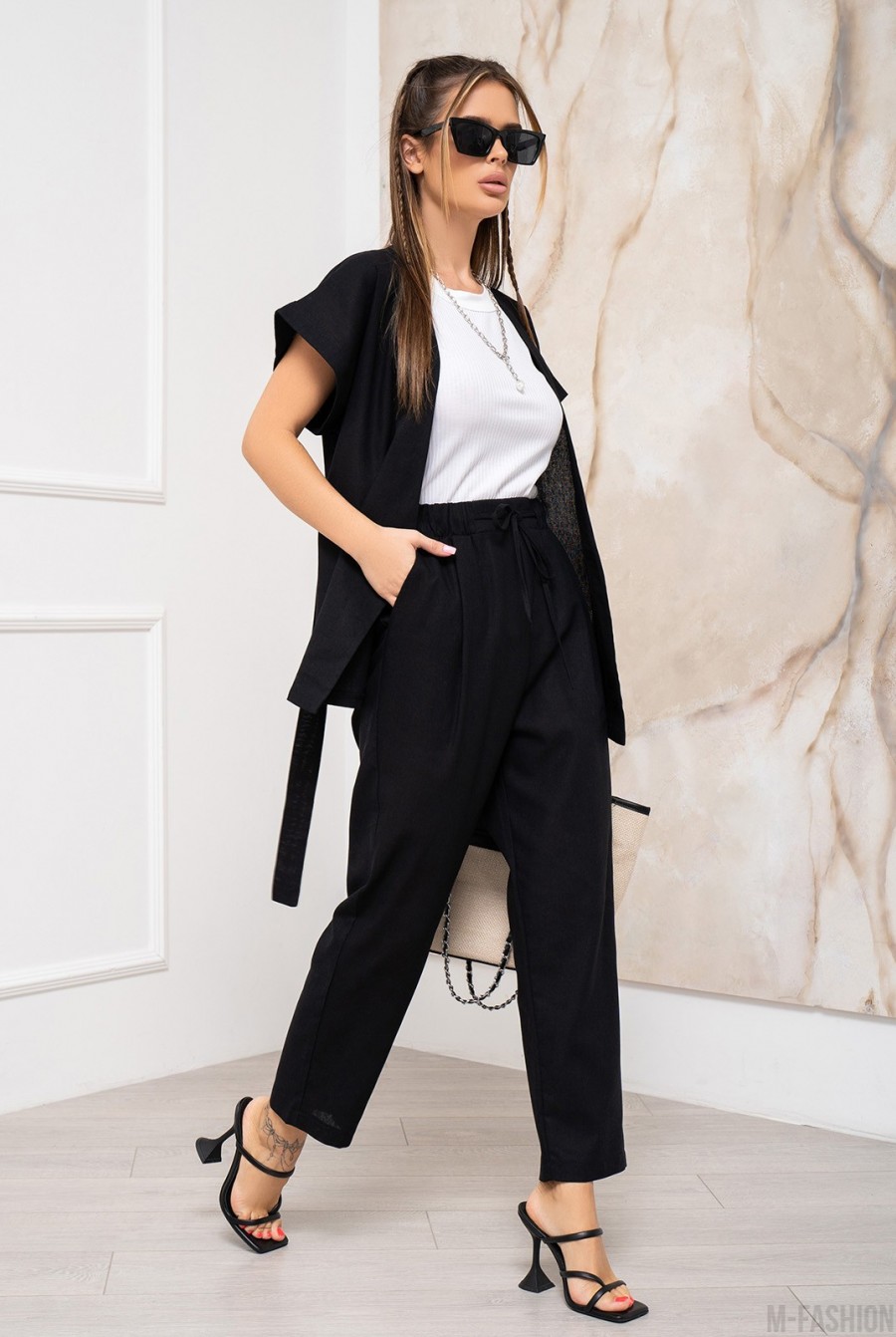 Коттоновый черный костюм с блузой и брюками - Фото 2