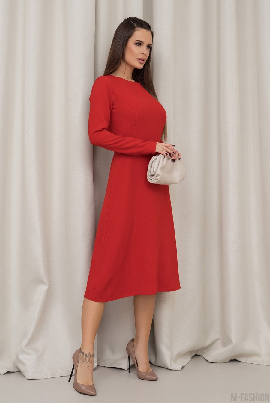 Красное платье классического силуэта - Фото 2