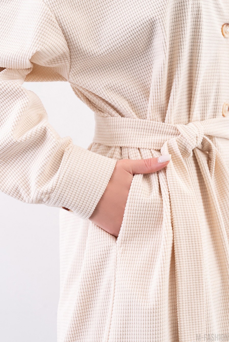 Молочное вельветовое платье-рубашка на пуговицах - Фото 4