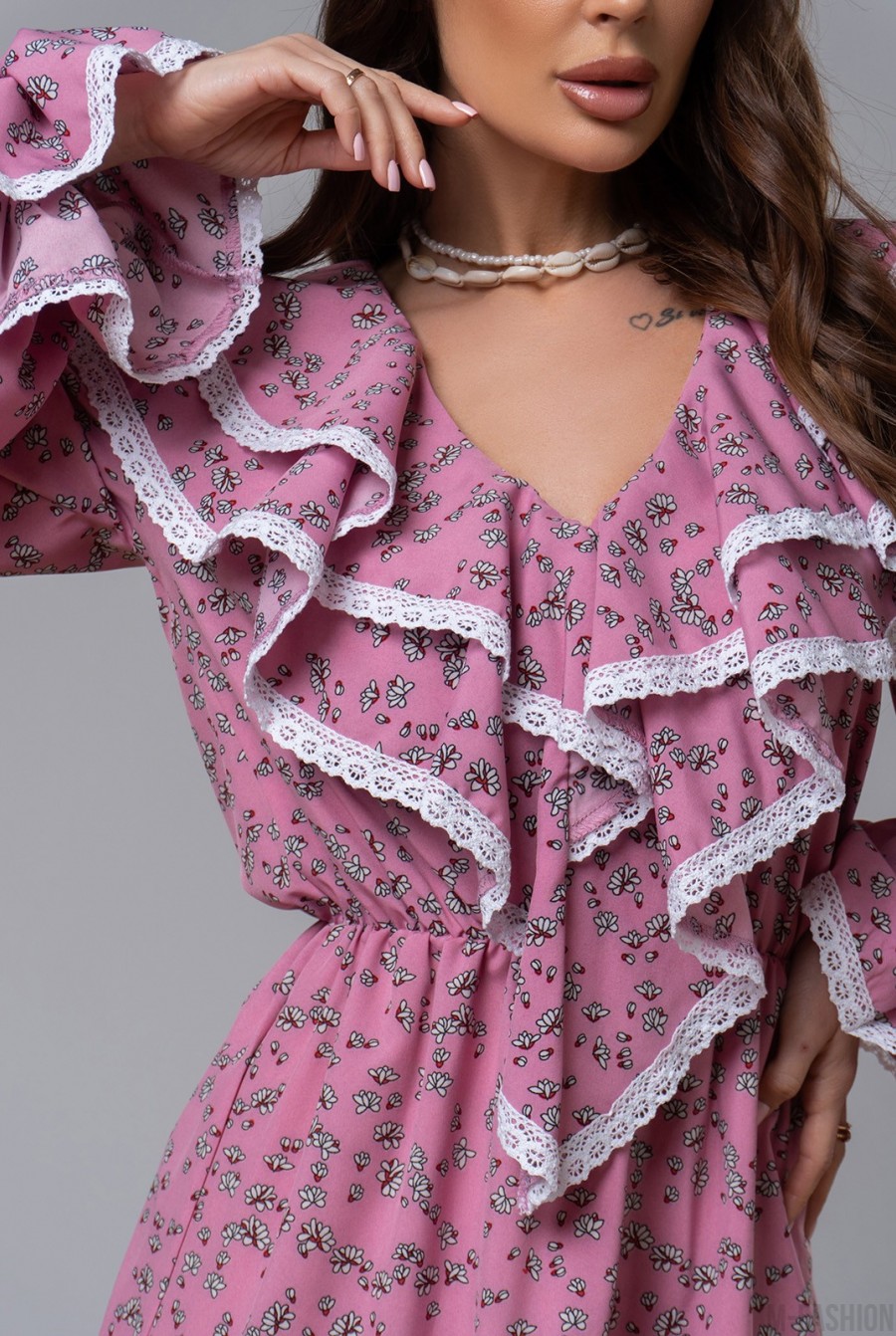 Розовое короткое платье с воланами - Фото 4