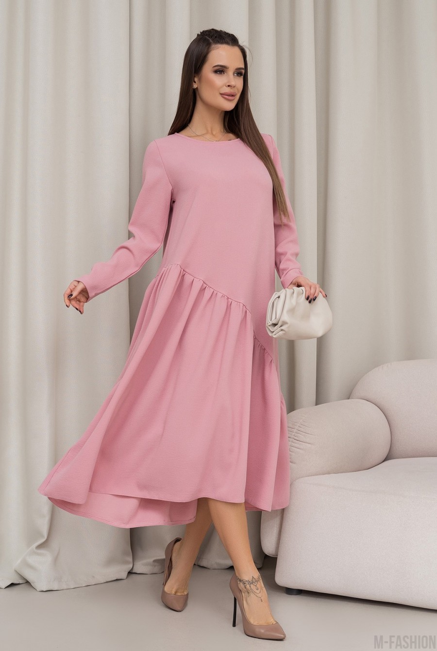 Розовое платье с асимметричным воланом - Фото 2