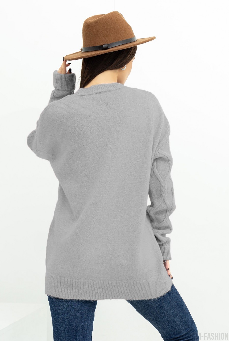 Серый теплый свитер декорированный аранами - Фото 3