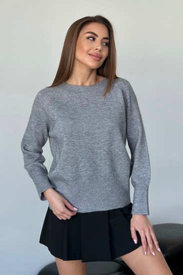 Темно-серый ангоровый свитер с удлиненными манжетами