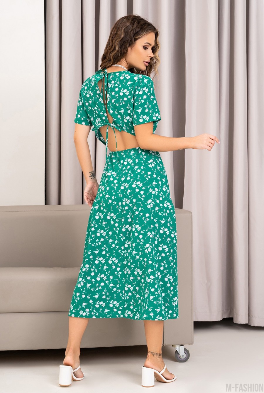 Зеленое платье с разрезом и открытой спиной - Фото 3