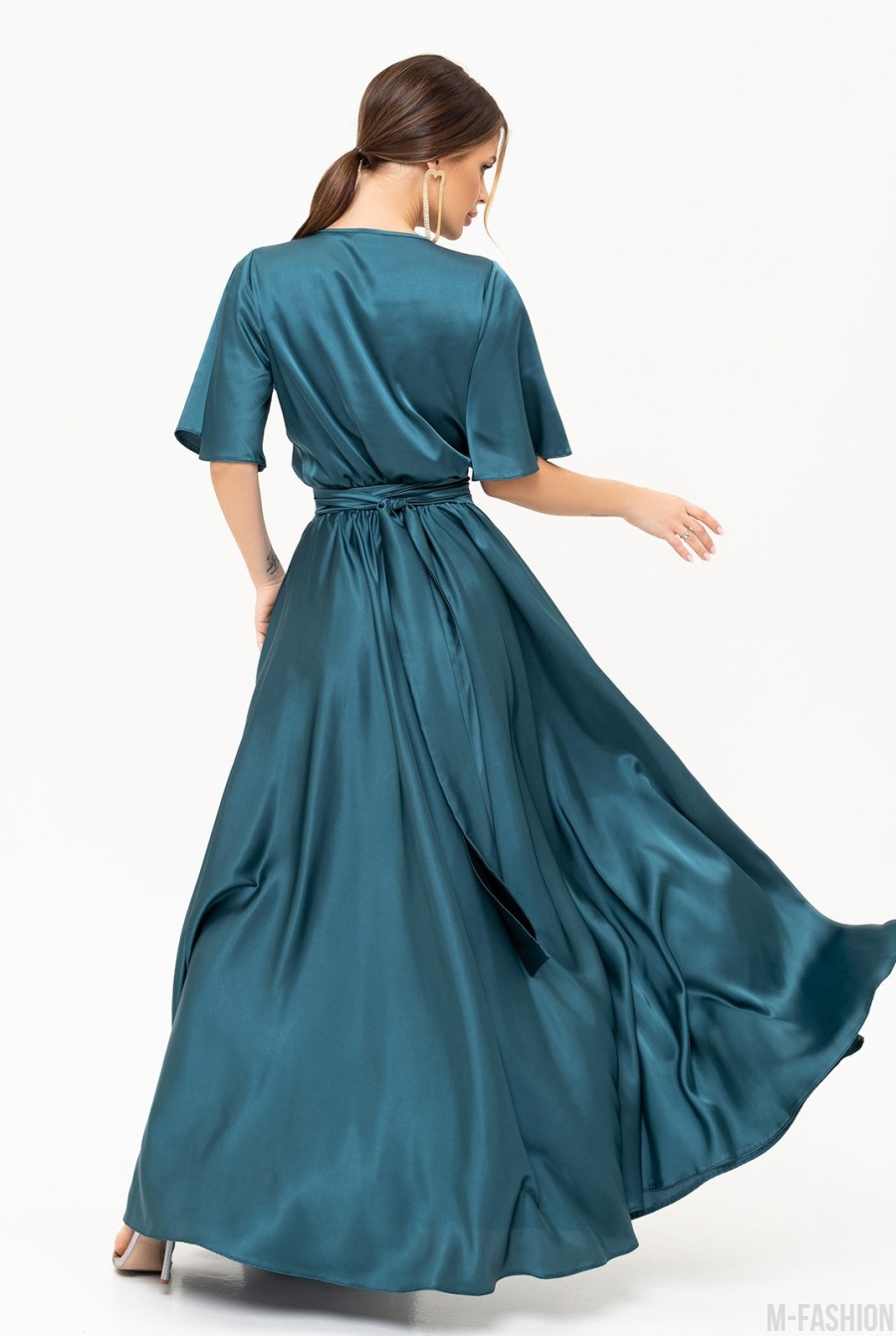 Зеленое шелковое длинное платье с декольте на запах - Фото 3