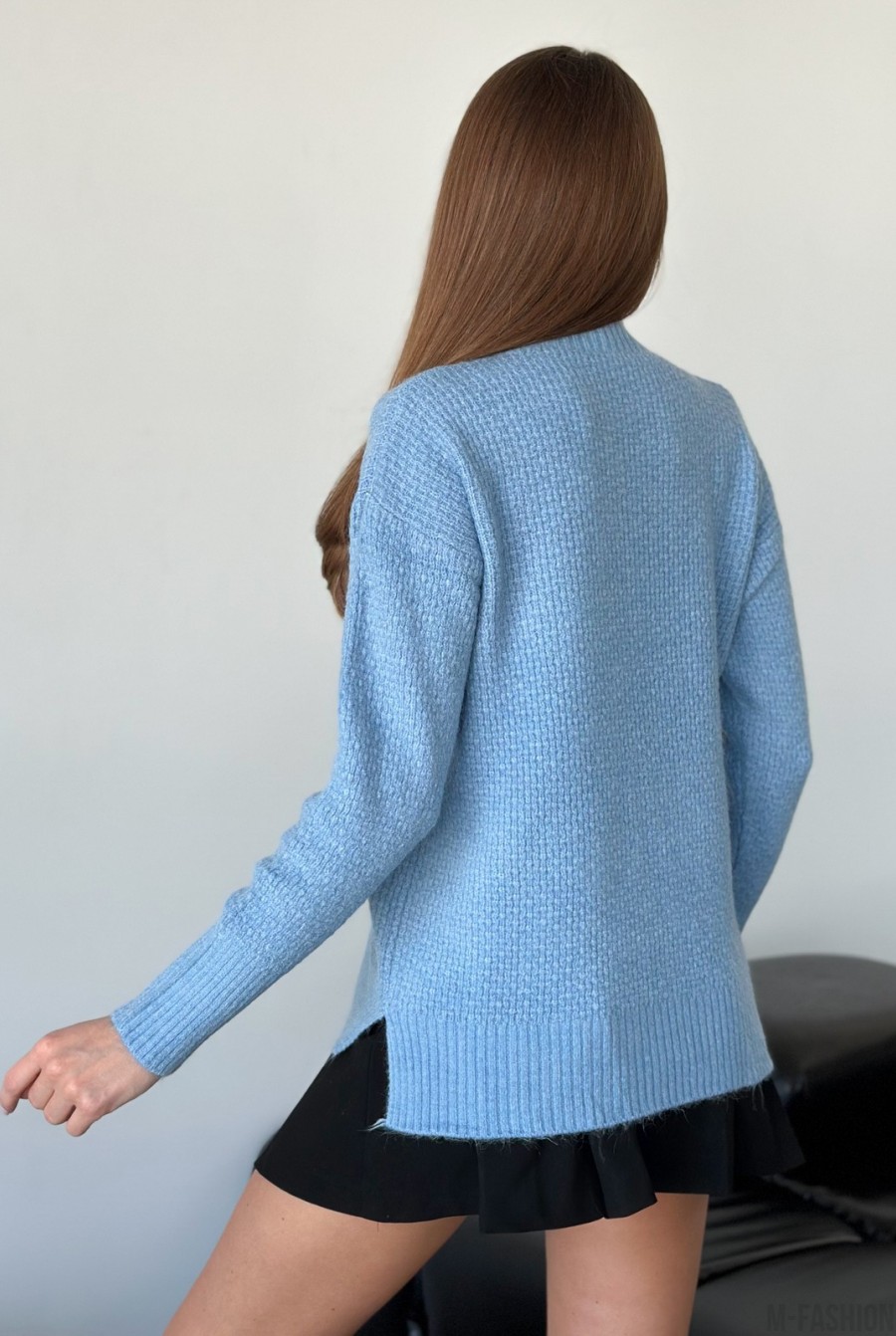 Агноровый свободный свитер голубого цвета - Фото 3