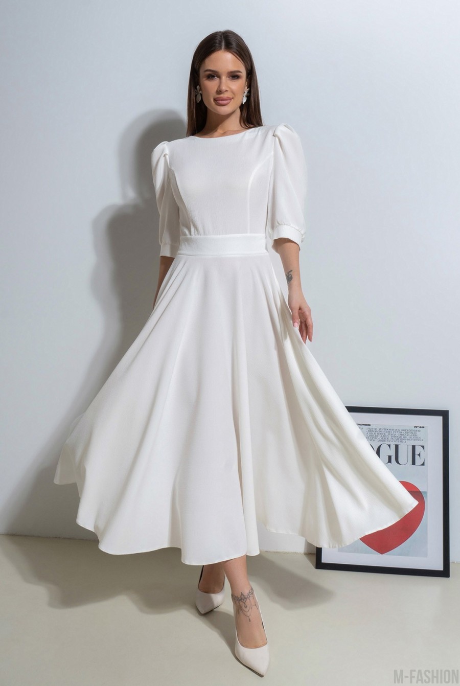 Белое платье с декоративной спинкой - Фото 2