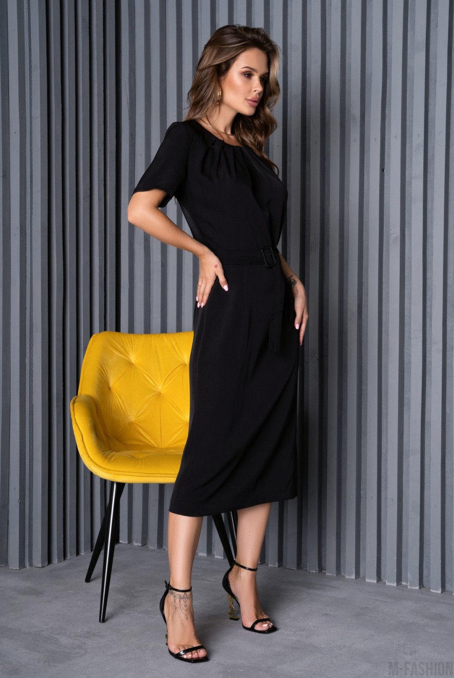 Черное классическое платье со сборками - Фото 2