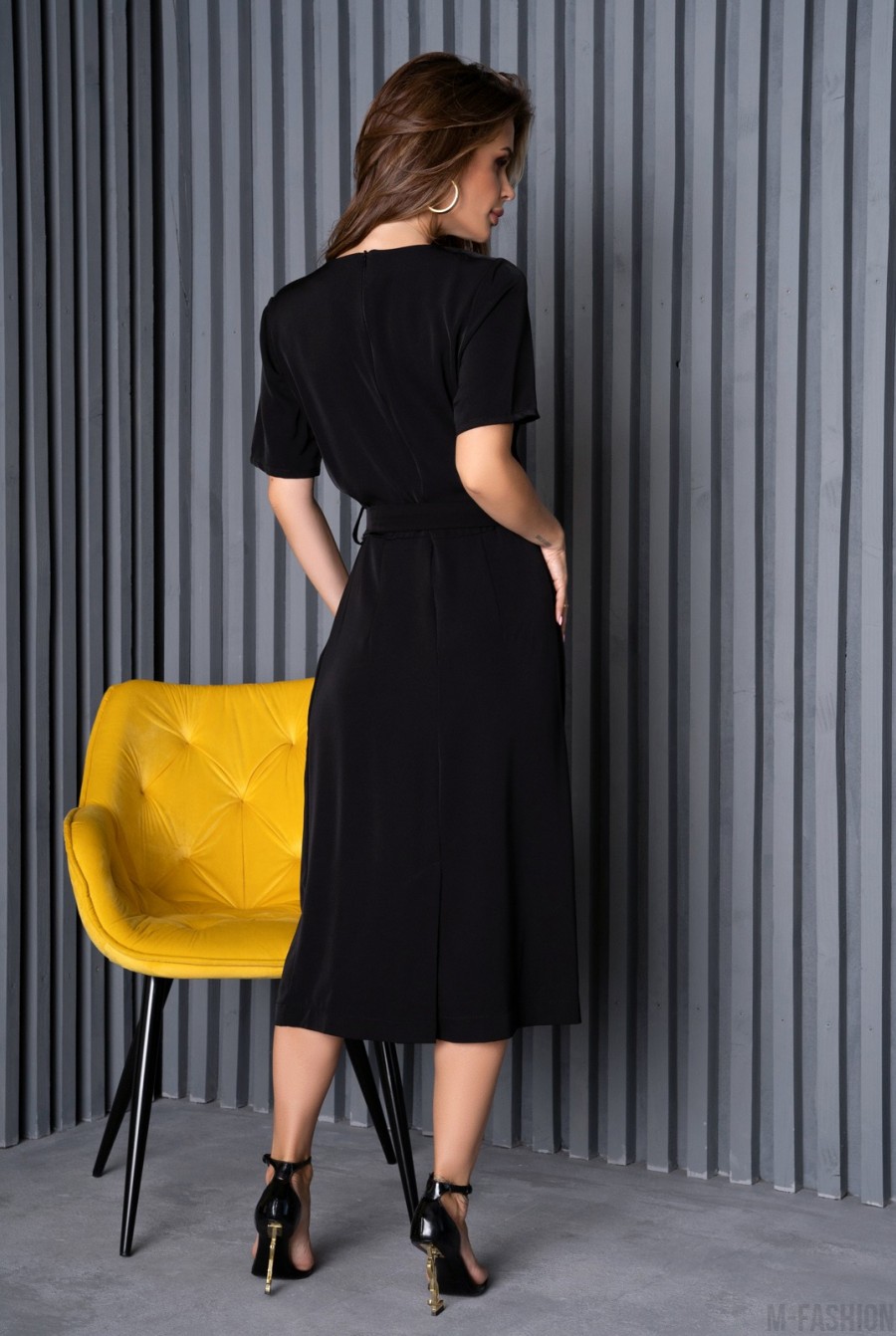Черное классическое платье со сборками - Фото 3