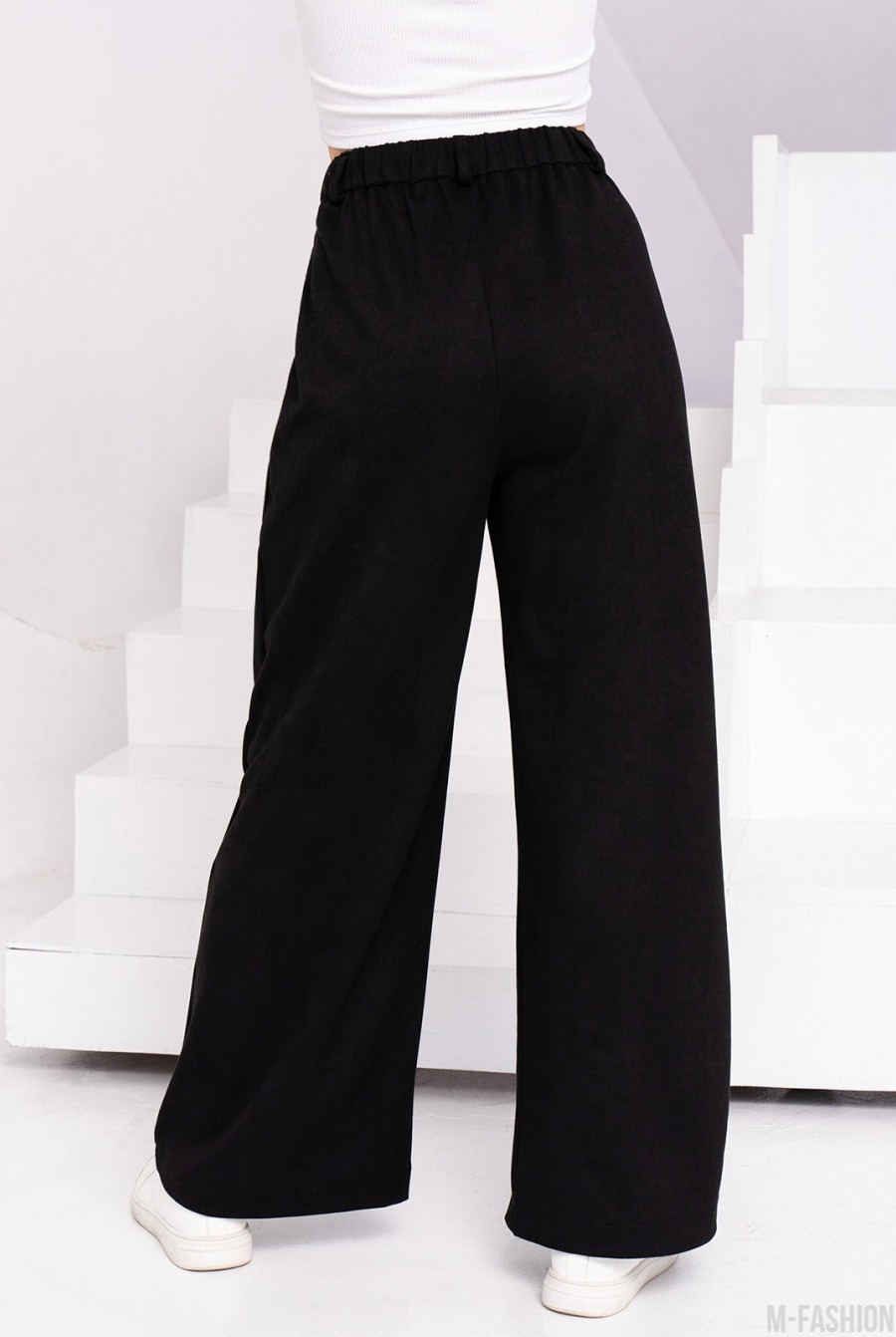 Черные свободные брюки палаццо из эко-замши - Фото 3