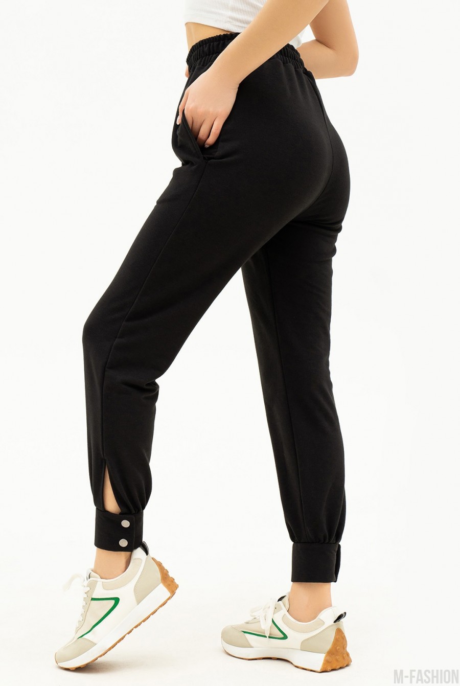 Черные трикотажные брюки с декоративными манжетами - Фото 2