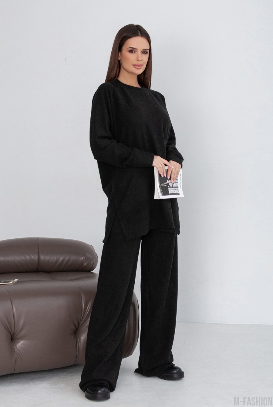 Черный ангоровый костюм с кофтой и широкими штанами - Фото 2