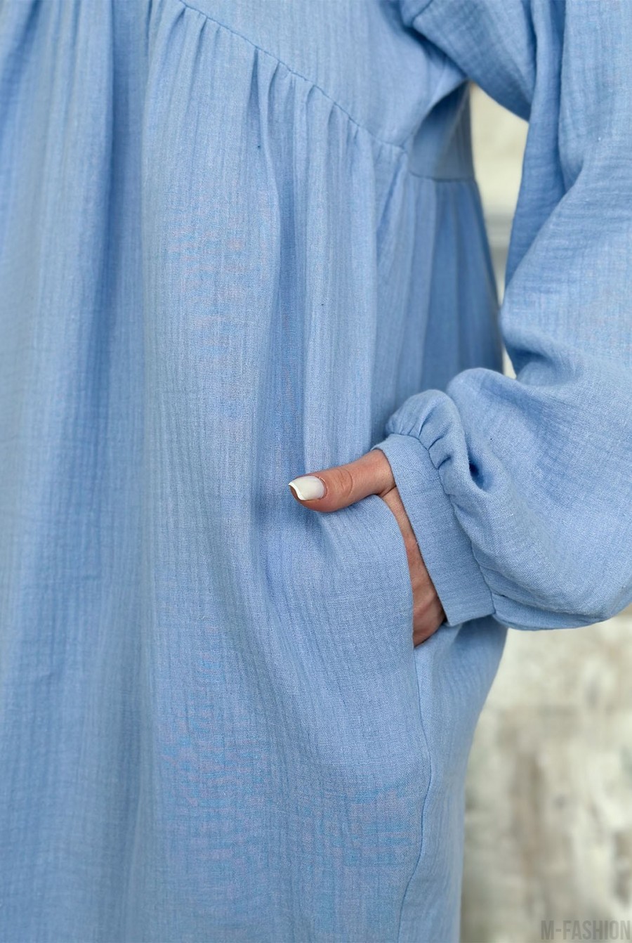 Голубое хлопковое платье с V-образной горловиной - Фото 3