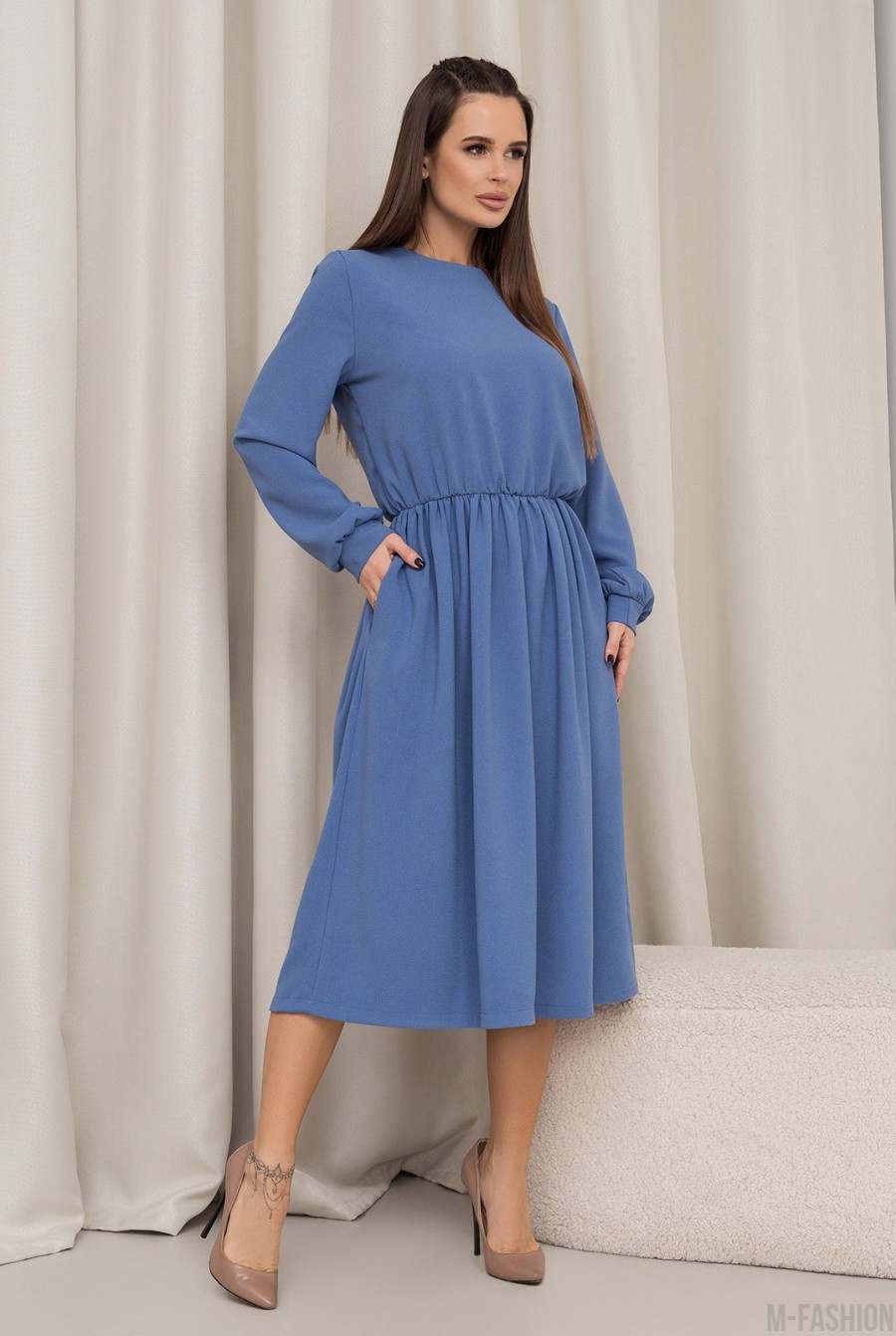 Голубое классическое платье с длинными рукавами - Фото 2